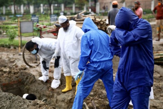 Virus safety largely ignored, dull sale in markets on reopening